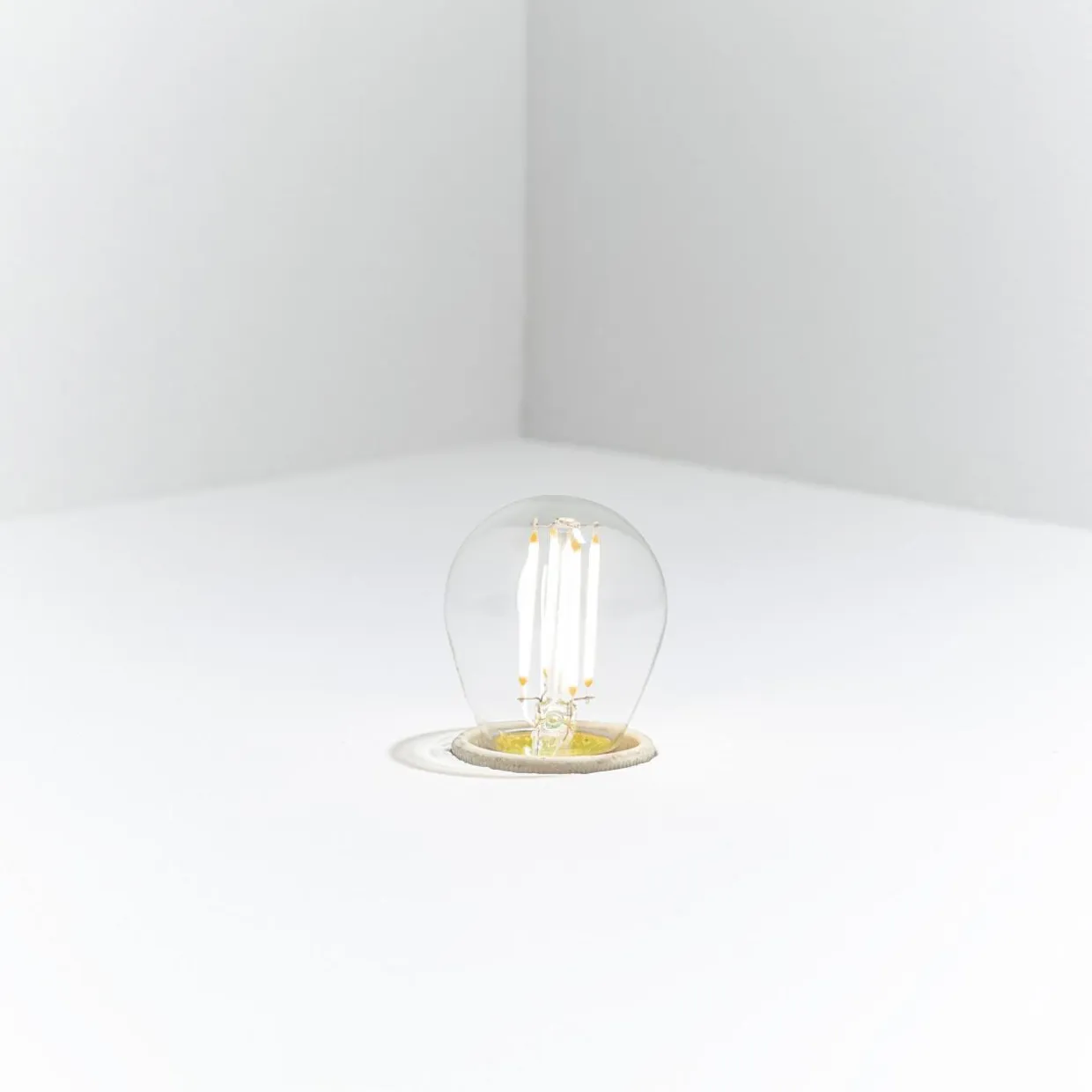 Żarówka LED E27 4W barwa neutralna ORO-E27-G45-FL-CLARO-4W