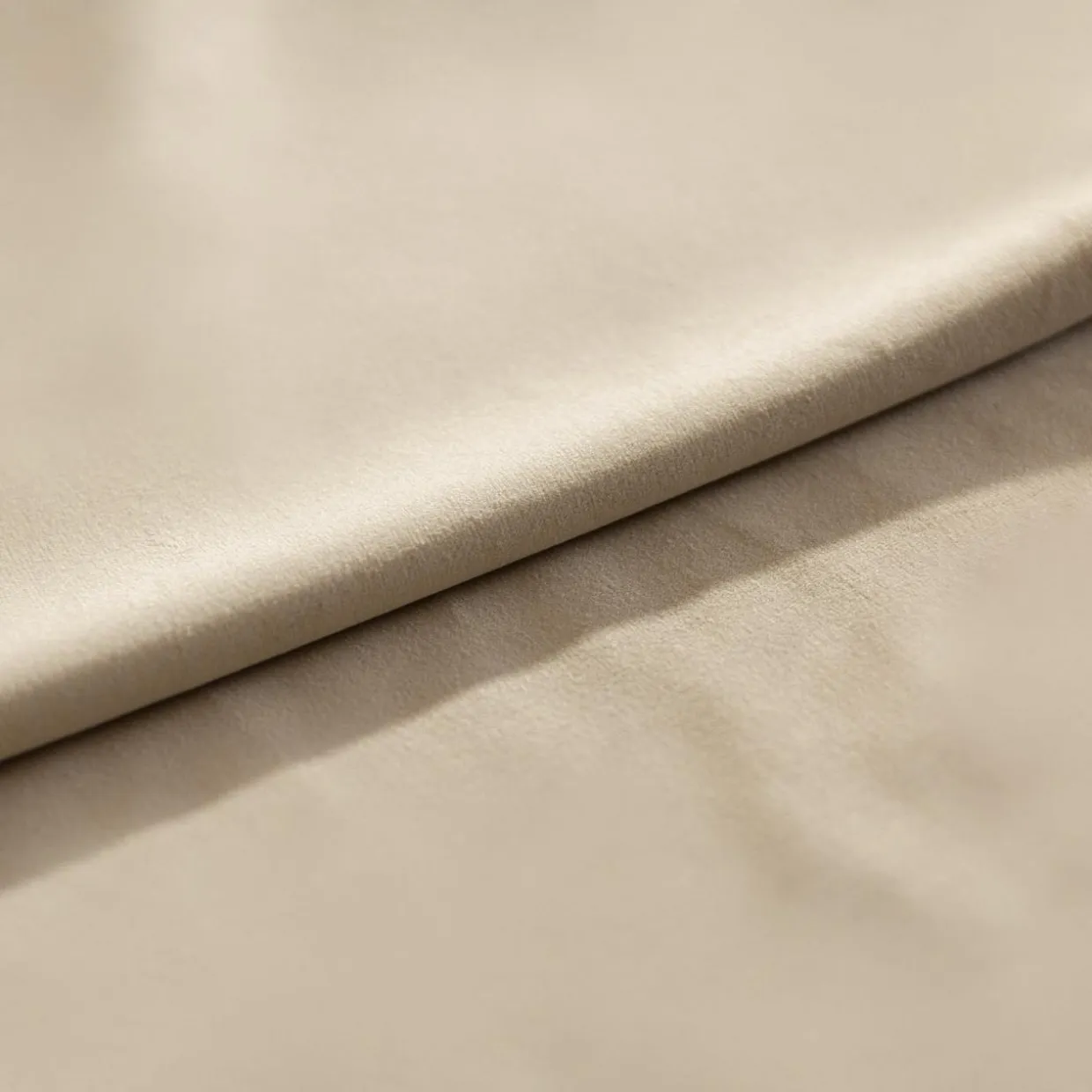 Bieżnik welurowy beżowy VELVIO 40x130 cm