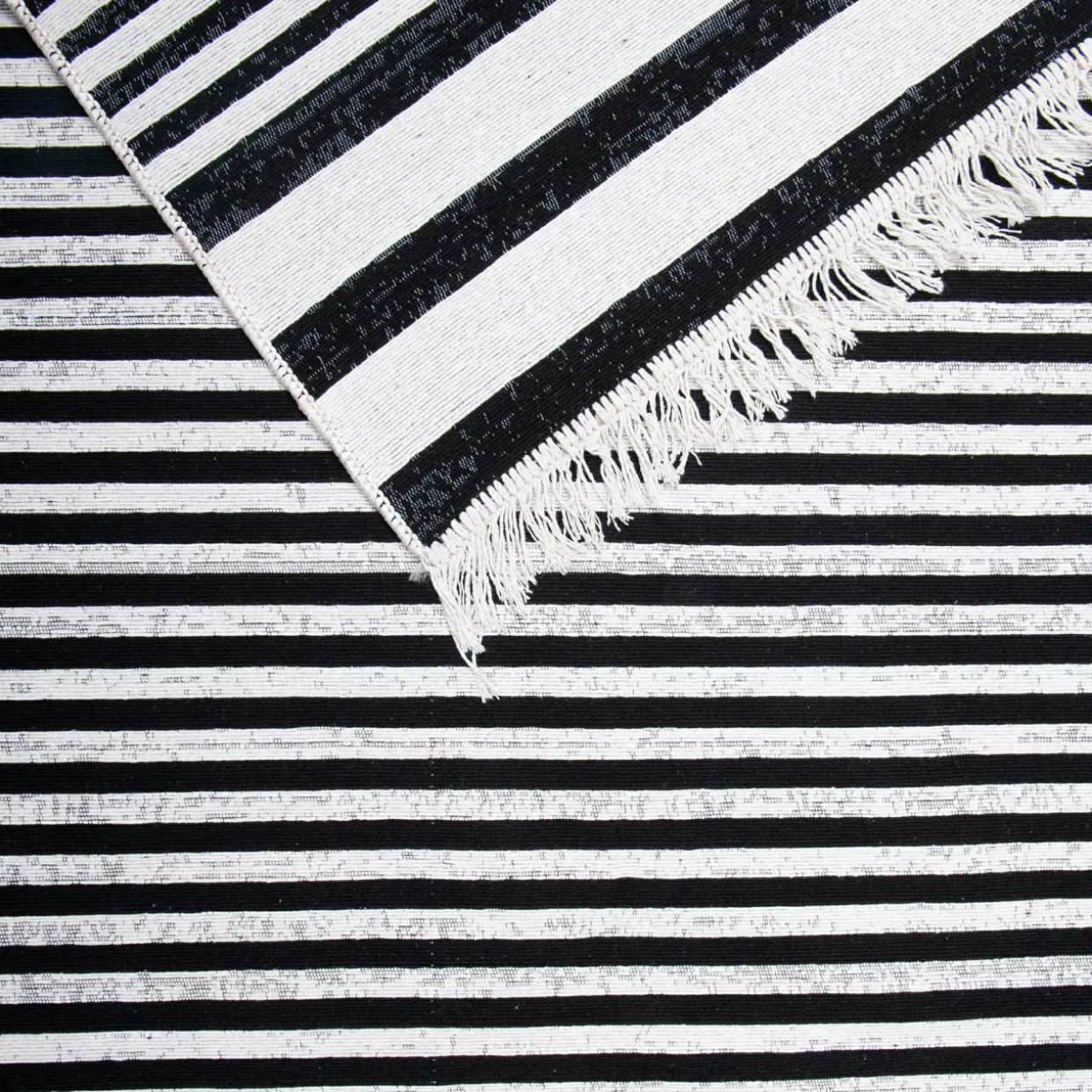 Dywan w biało-czarne pasy BERGEN 80x150 cm