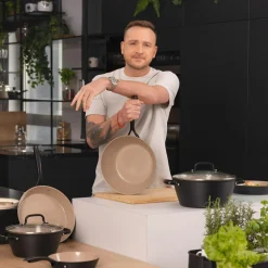 Garnek aluminiowy z pokrywką CARINA BLACK 3,3 l