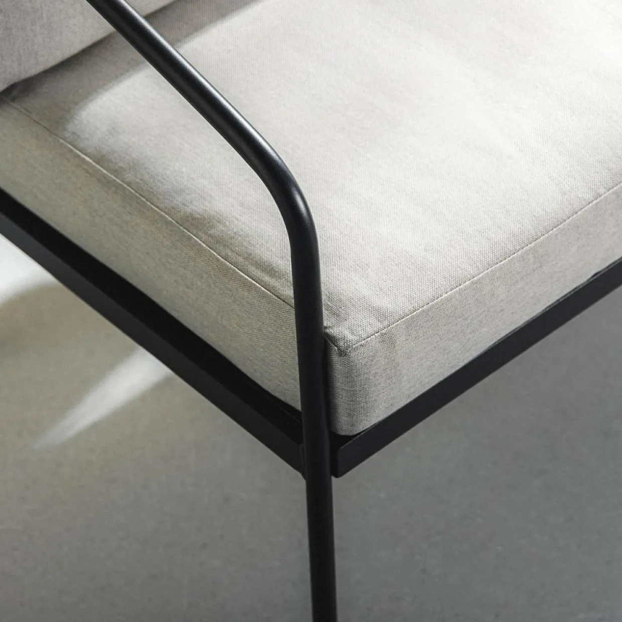Komplet ogrodowy sofa, 2 fotele i 2 stoliki SURRI