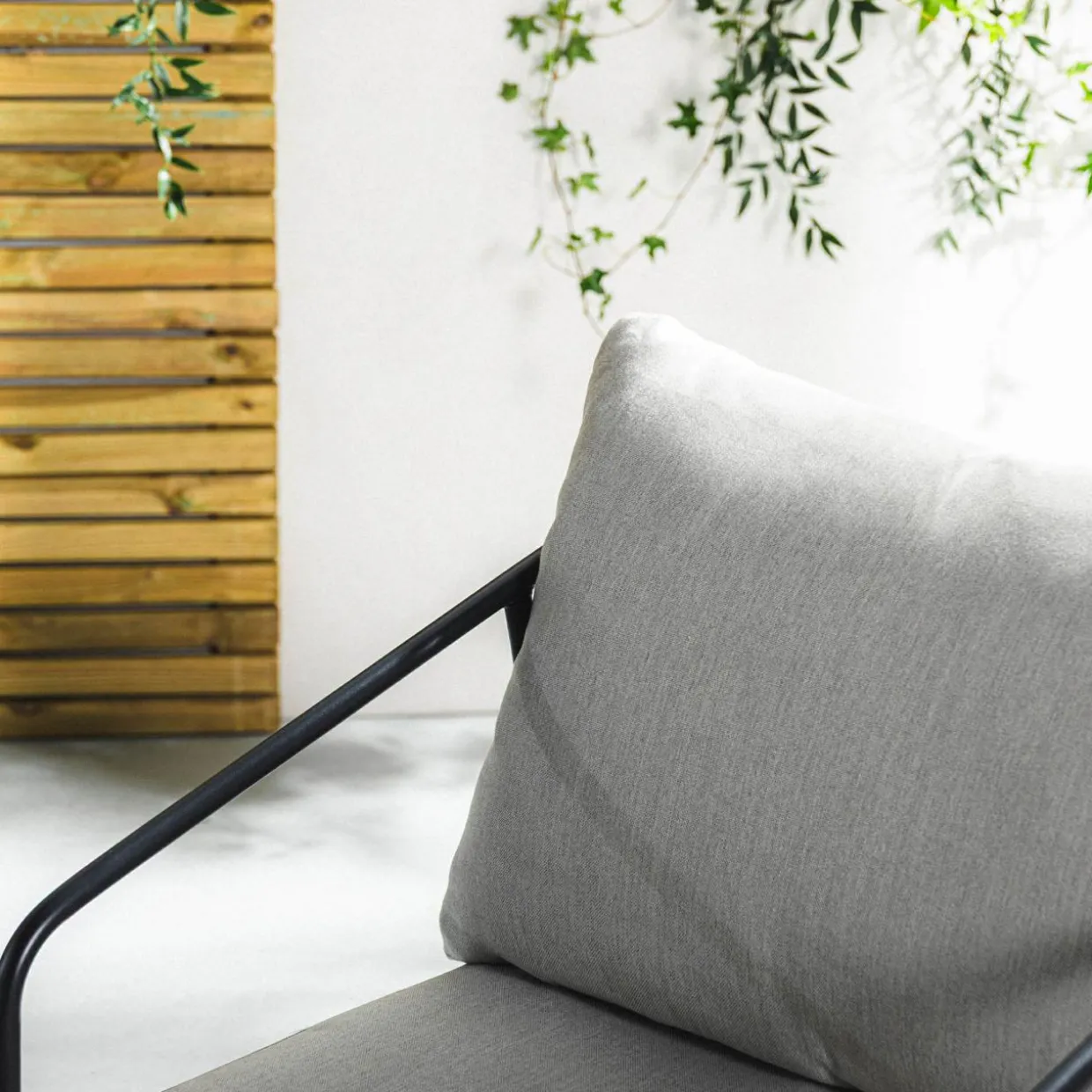 Komplet ogrodowy sofa, 2 fotele i 2 stoliki SURRI