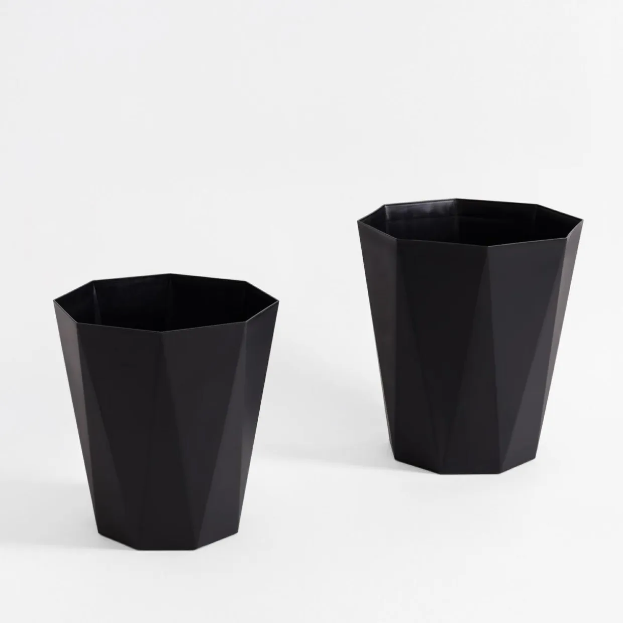 Kosz na śmieci geometryczny czarny 28 cm