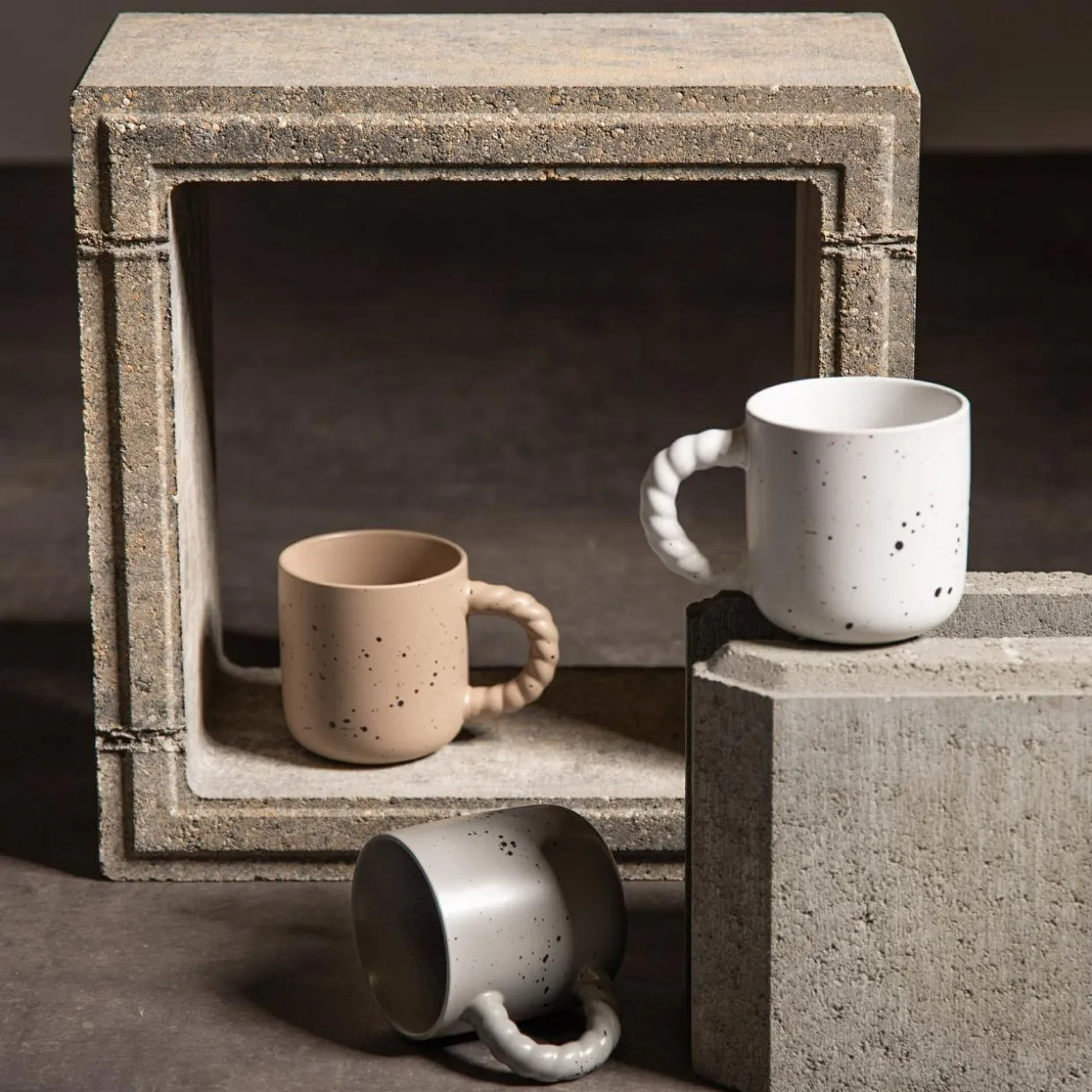 Kubek ceramiczny beżowy 520 ml