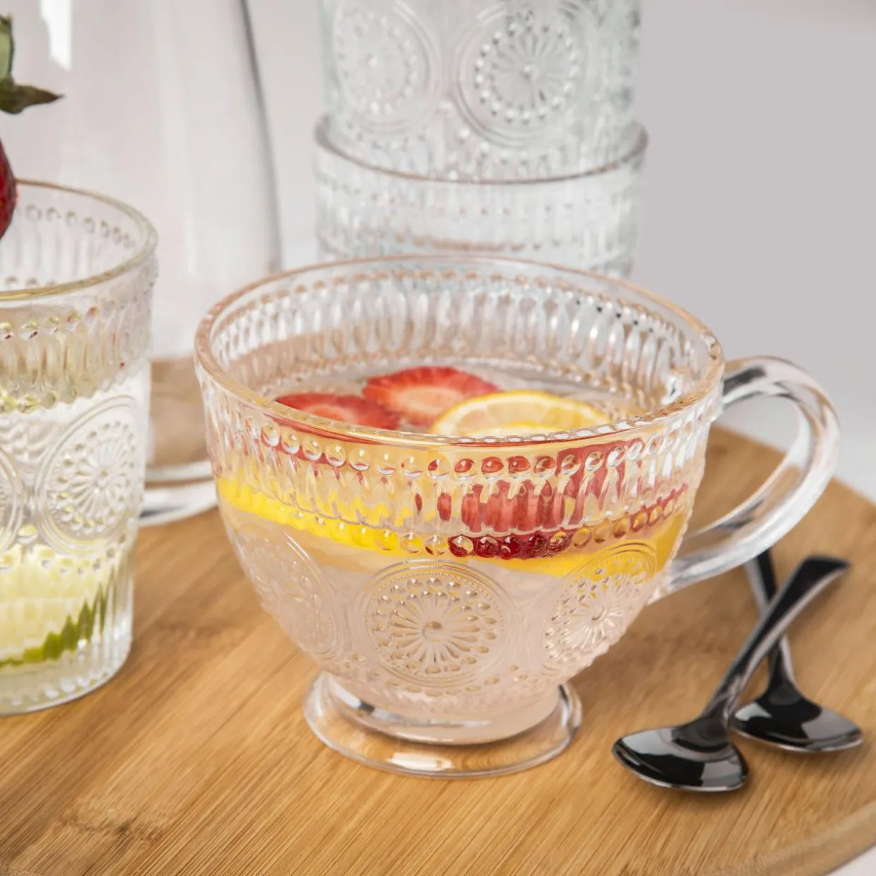 Kubek szklany na stopce DAISY 430 ml