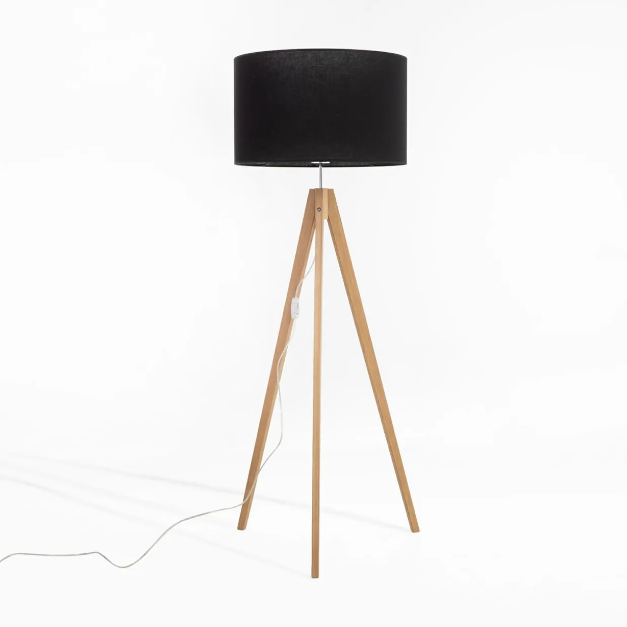 Lampa na drewnianym trójnogu abażur czarny TREVISO