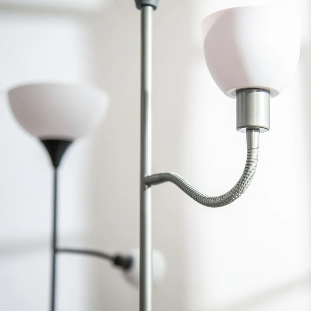 Lampa podłogowa srebrna PESO