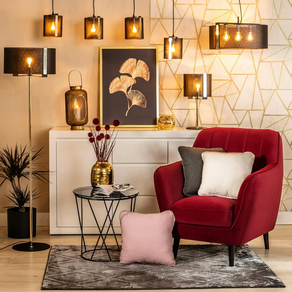 Lampa podłogowa z ozdobnym abażurem czarno-złota ETRO