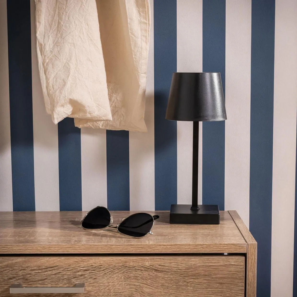 Lampa stołowa LED na baterie 3AAA czarna POLLI