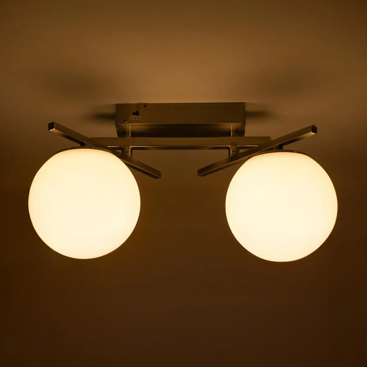 Lampa sufitowa LED 2 klosze kule NEBULA