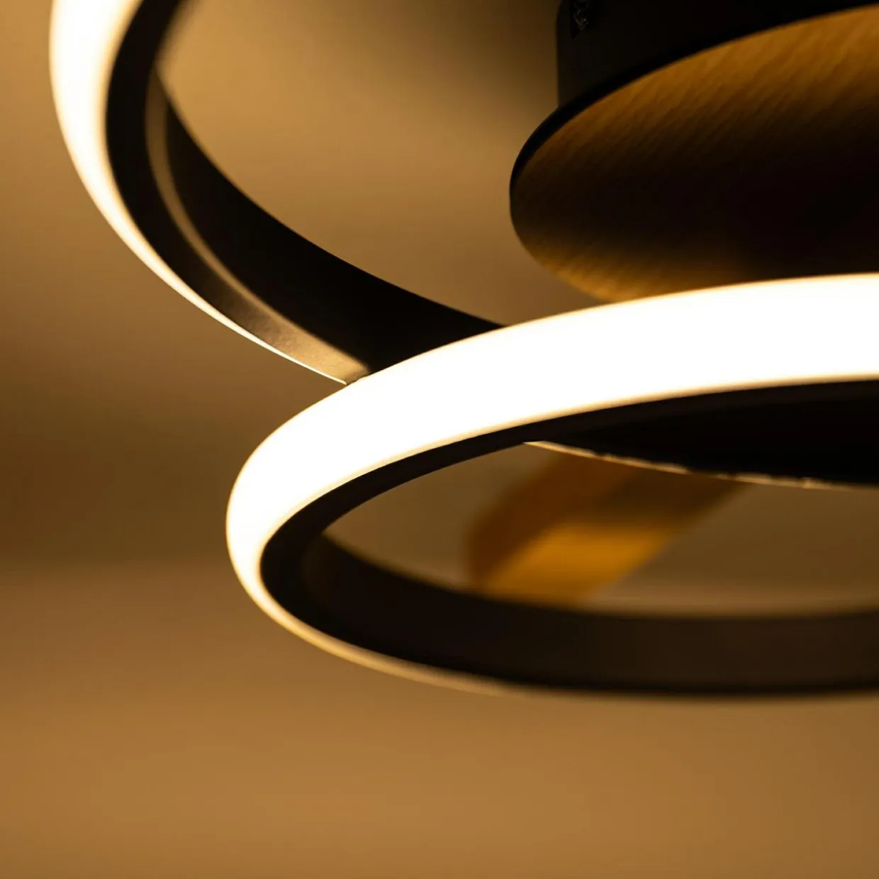 Lampa sufitowa LED 2 pierścienie jasne drewno czarna ALMERIA