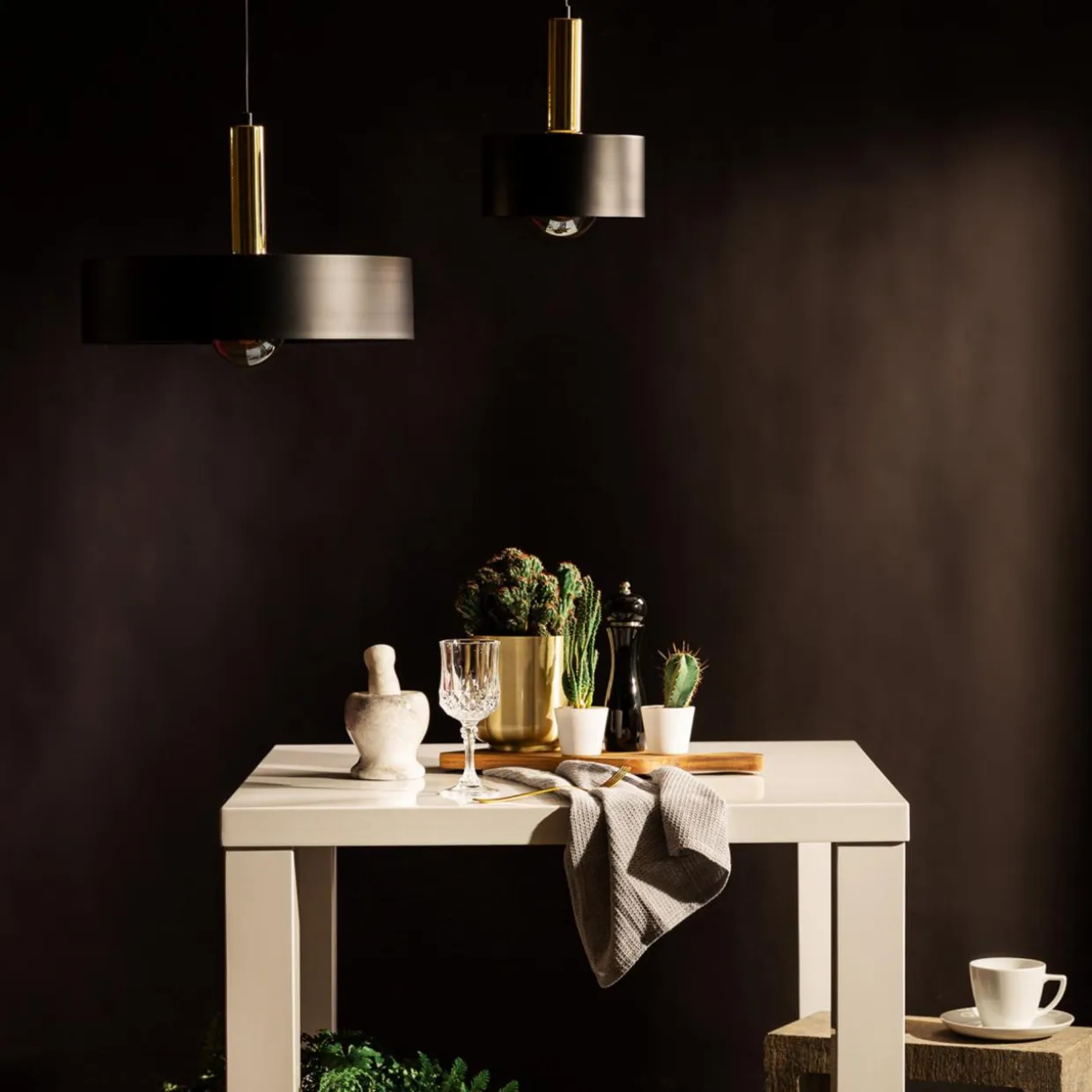 Lampa wisząca czarno-złota LEO 40,5 cm