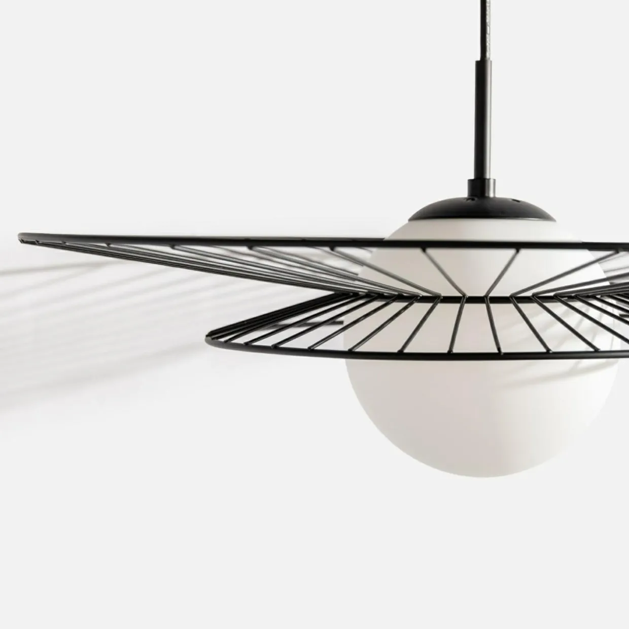 Lampa wisząca kula czarna ALISON