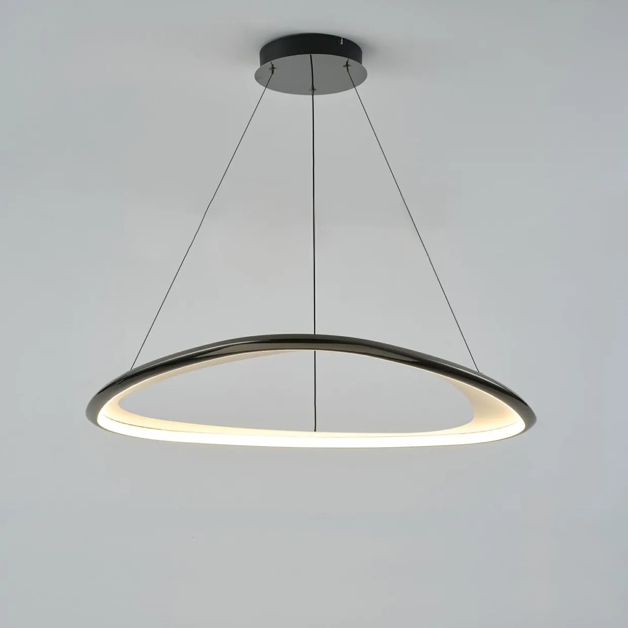 Lampa wisząca LED chromowana czarna GETAFE 85 cm
