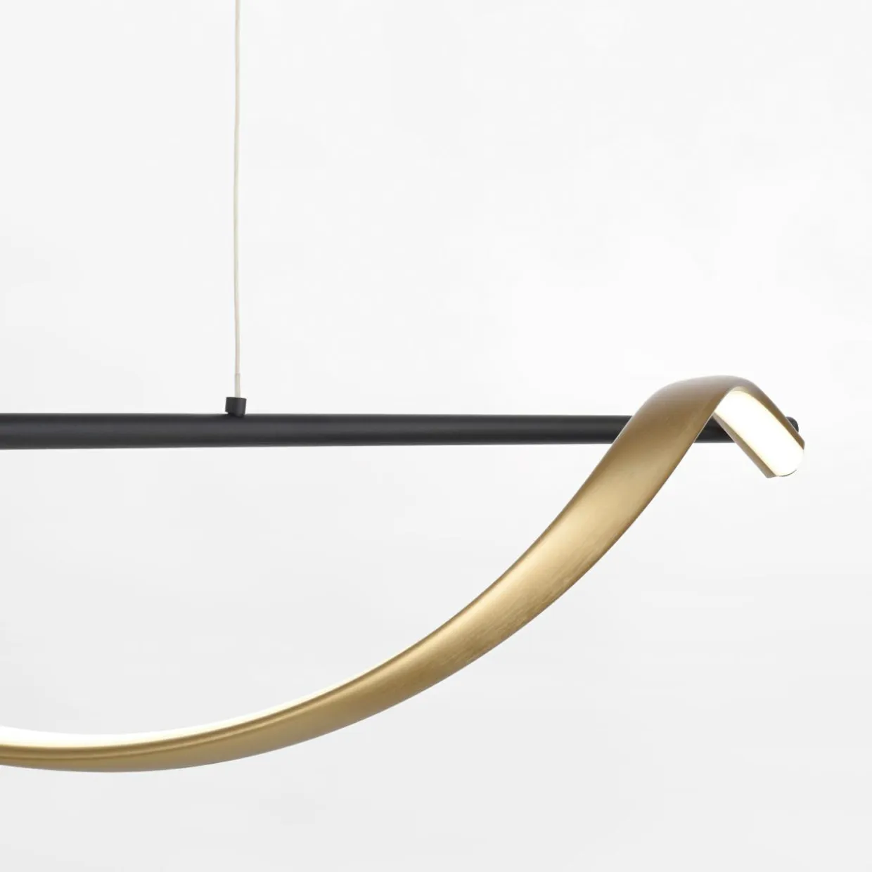 Lampa wisząca LED Wi-Fi czarno-złota Q-SWING z pilotem