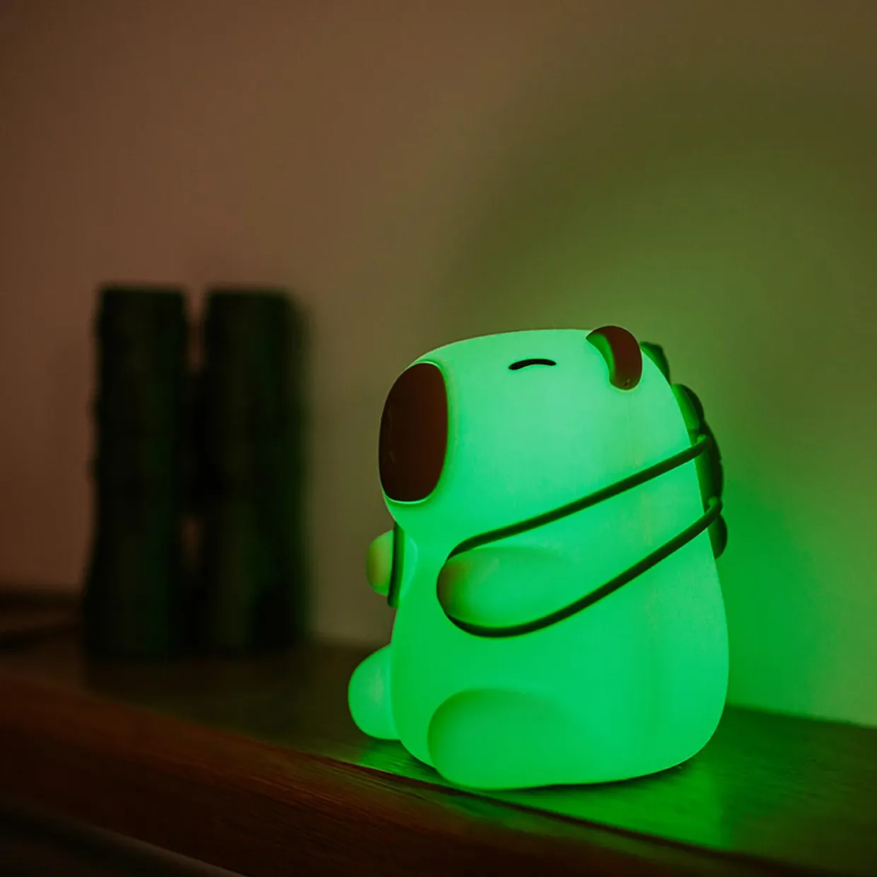 Lampka nocna LED RGB MARY'S KAPIBARA TURYSTA