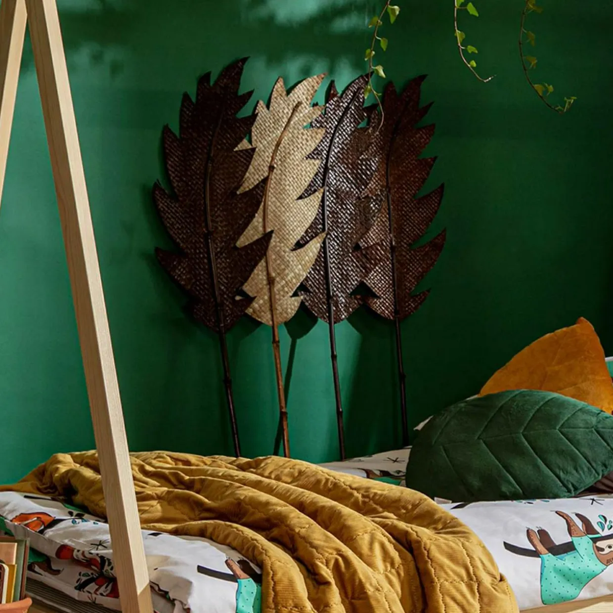 Liść ozdobny rattan brązowy 118 cm