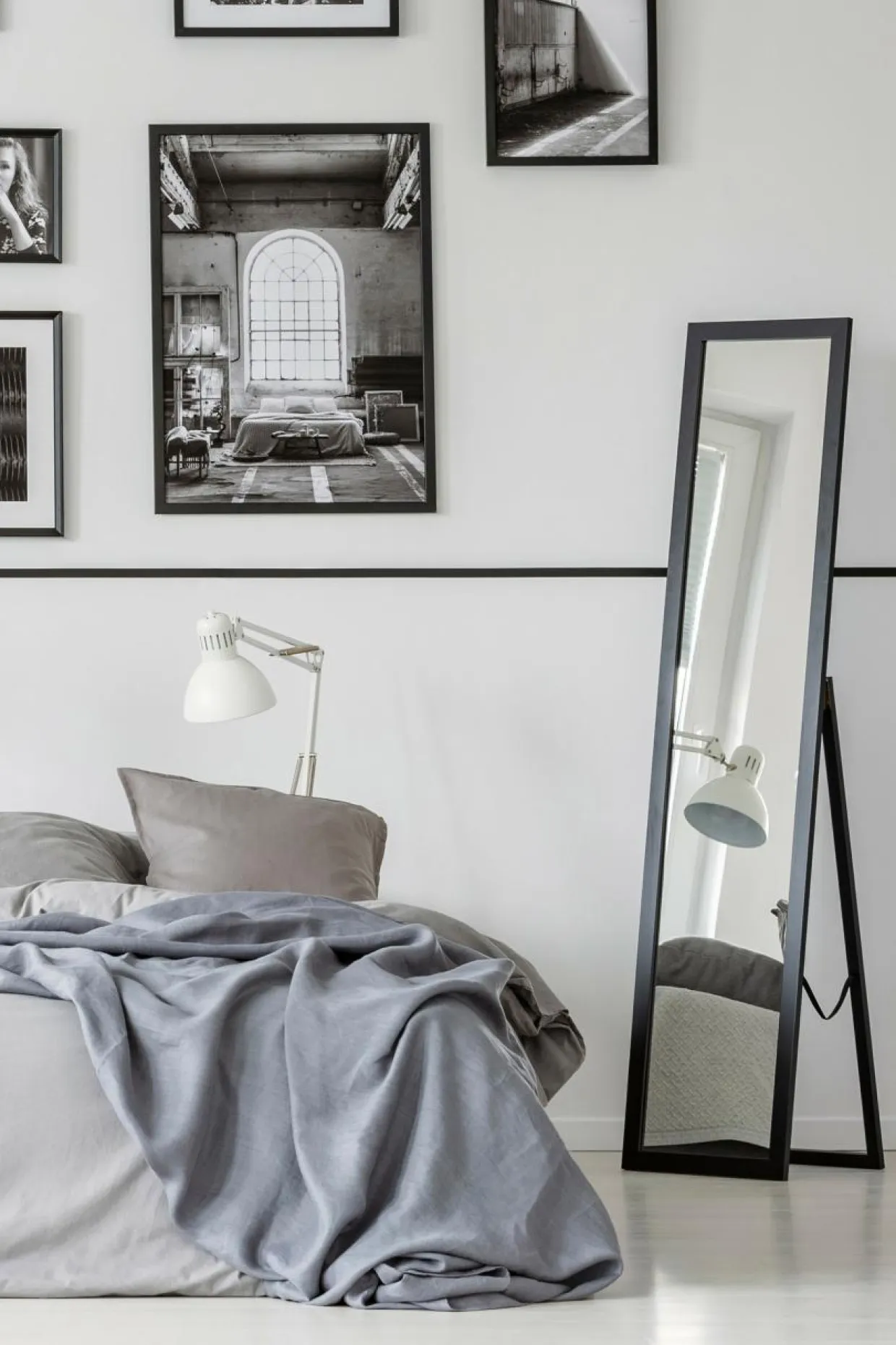 Lustro stojące w czarnej ramie SLIM 40x160 cm