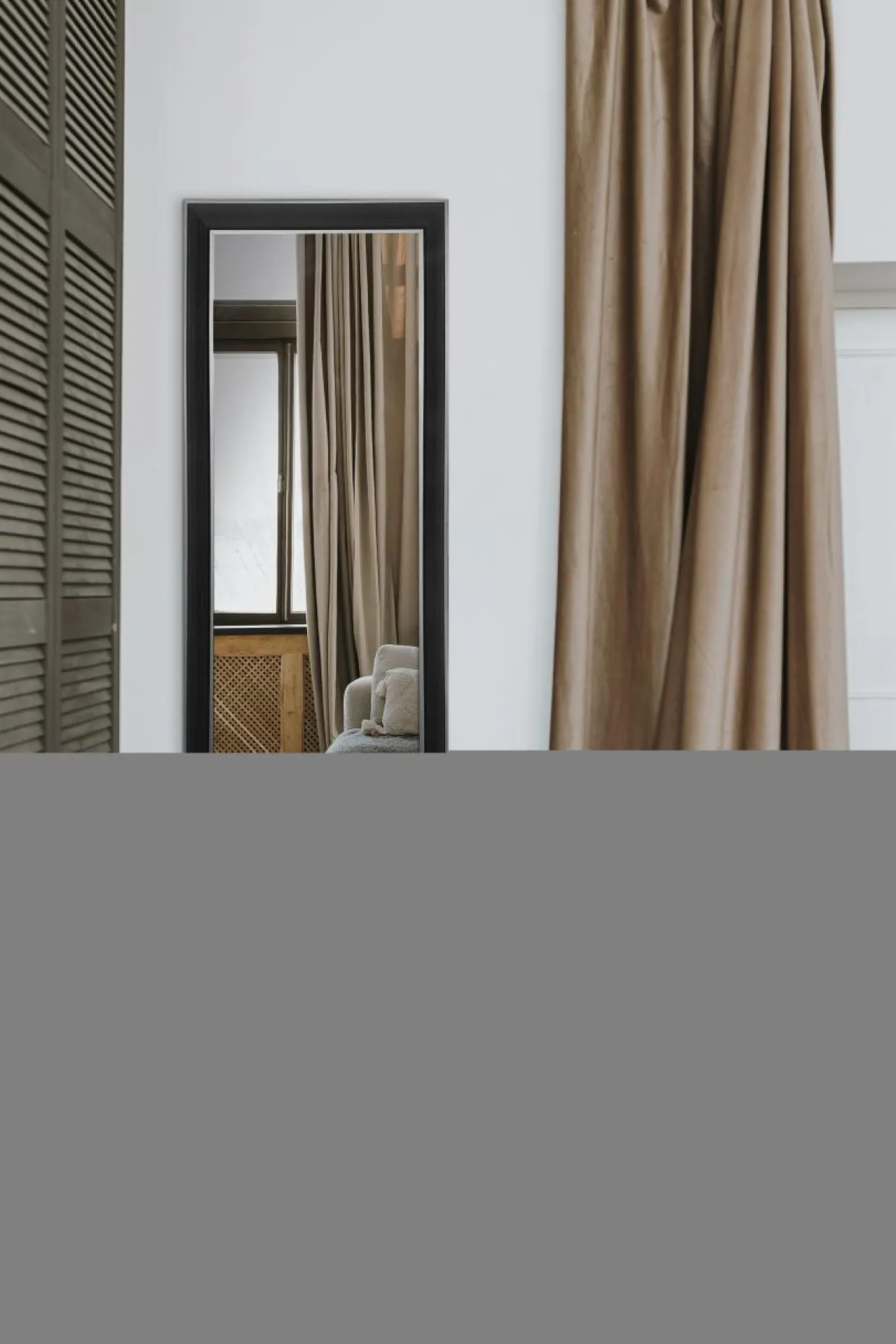 Lustro w czarnej ramie ALPI 48x138 cm