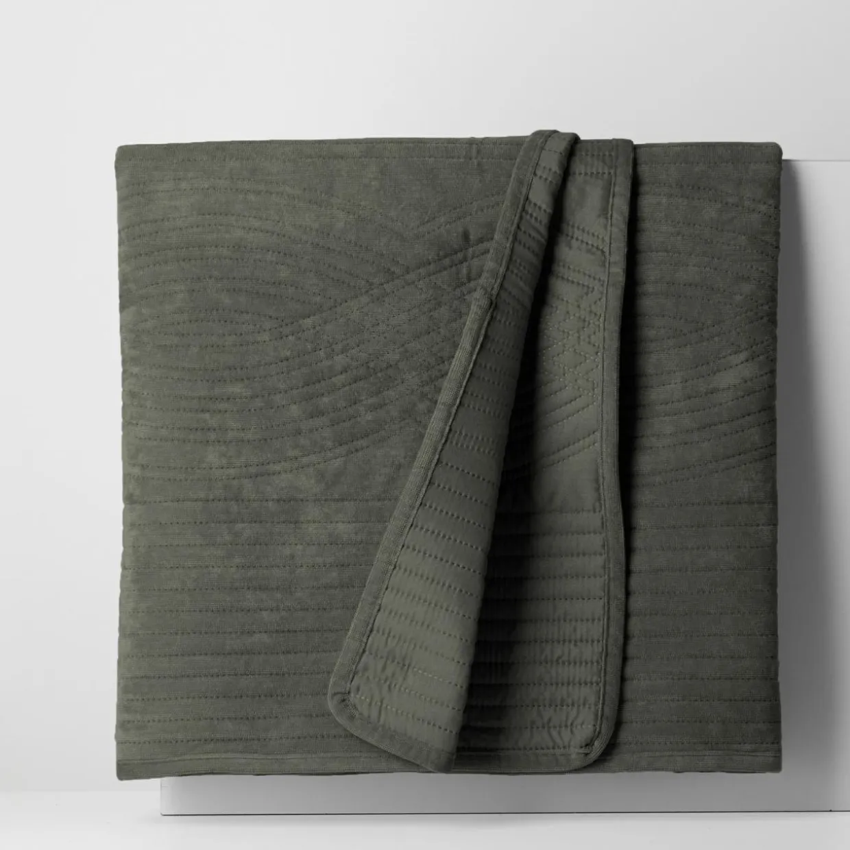 Narzuta na łóżko oliwkowa SILKY 200x220 cm