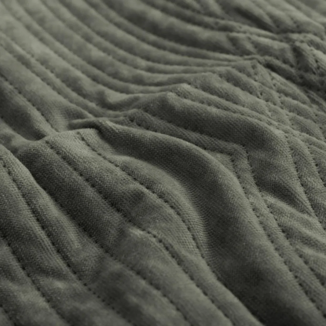 Narzuta na łóżko oliwkowa SILKY 180x200 cm