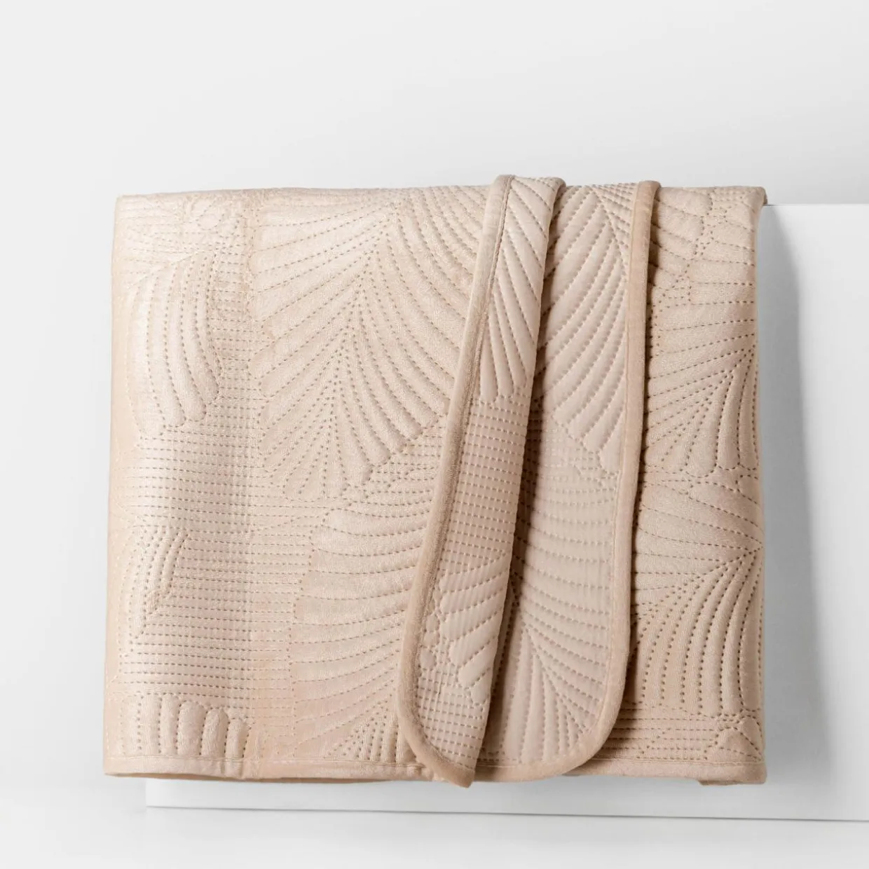 Narzuta na łóżko pikowana beżowa FERN 200x220 cm