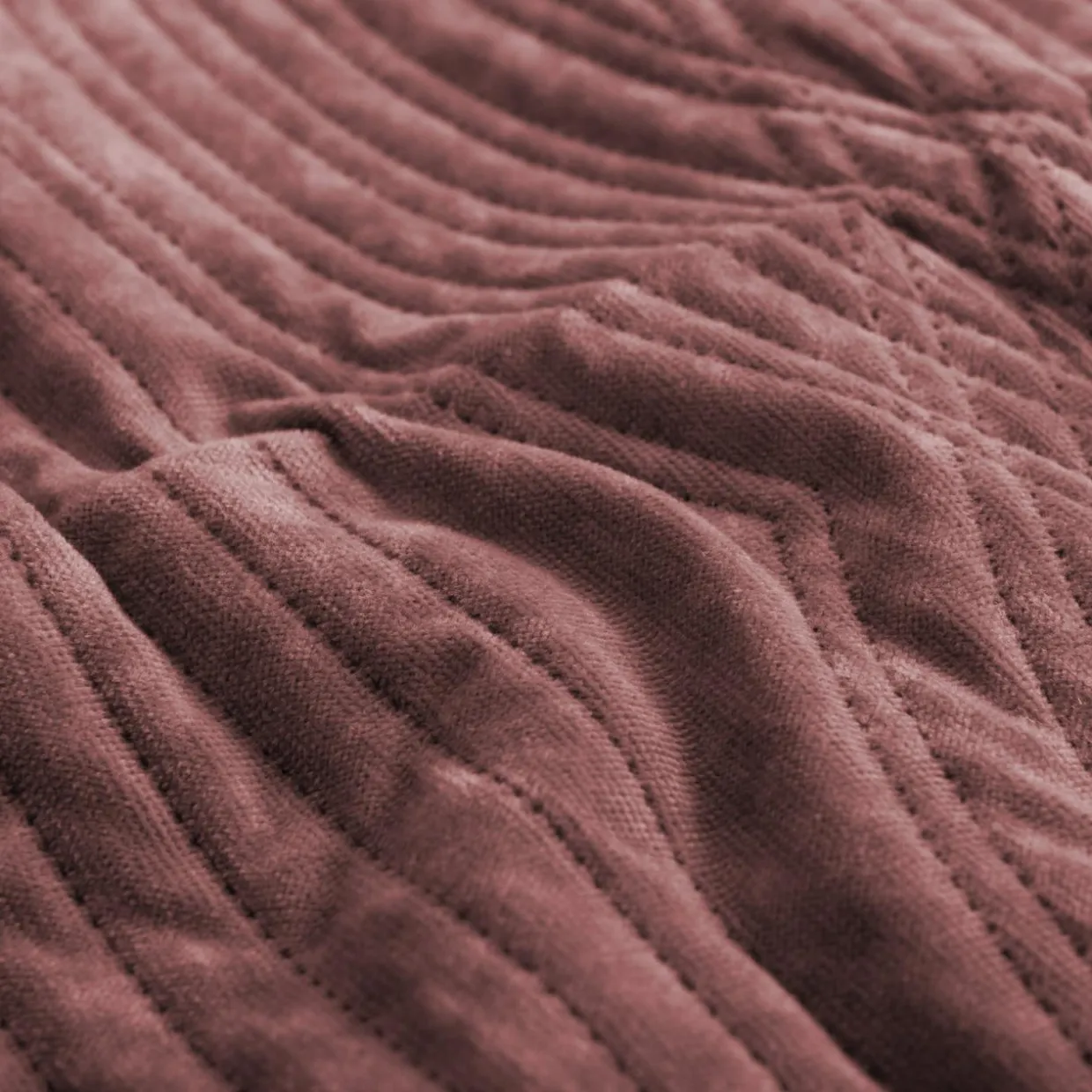 Narzuta na łóżko różowa SILKY 200x220 cm