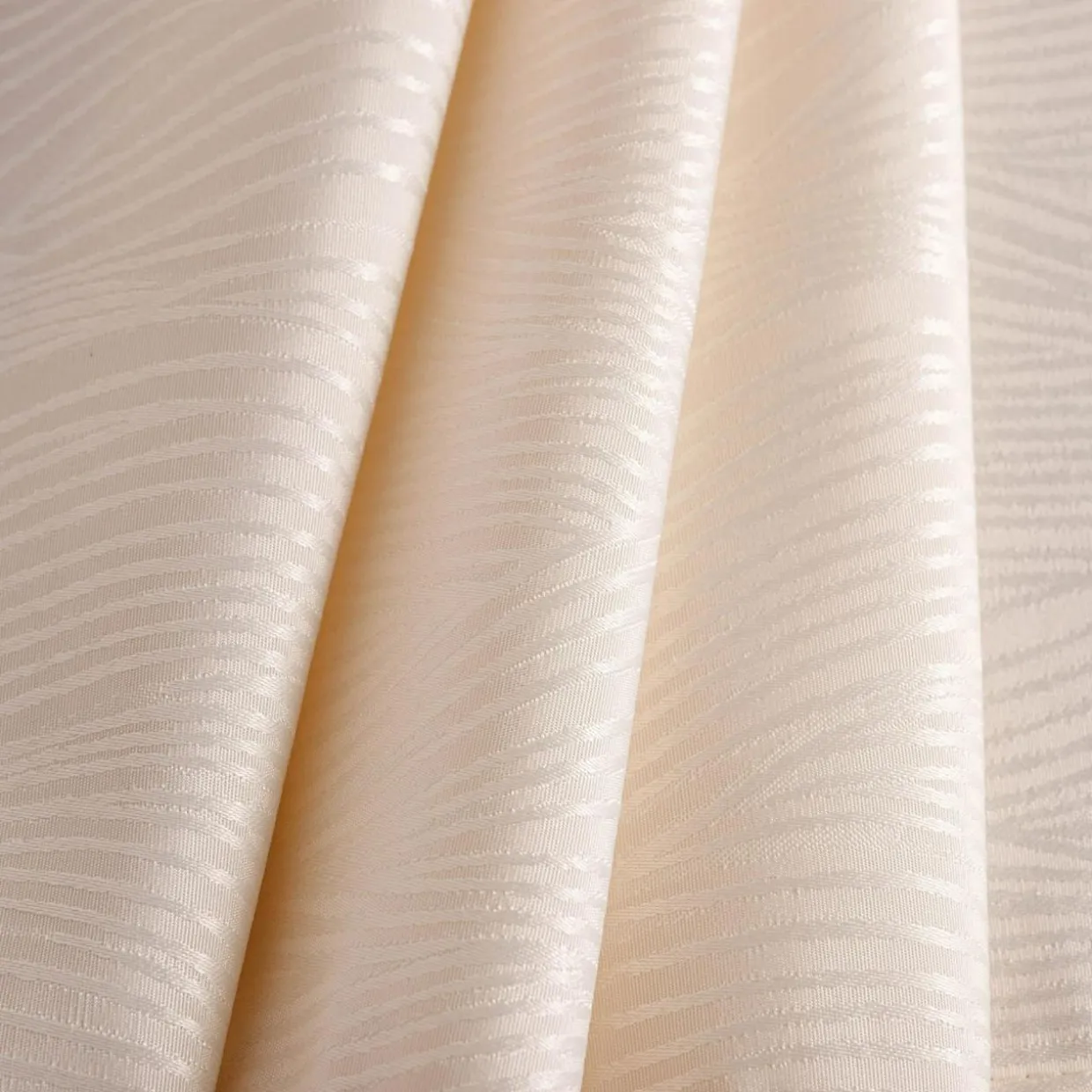 Obrus beżowy w falowane linie WAVES 140x280 cm