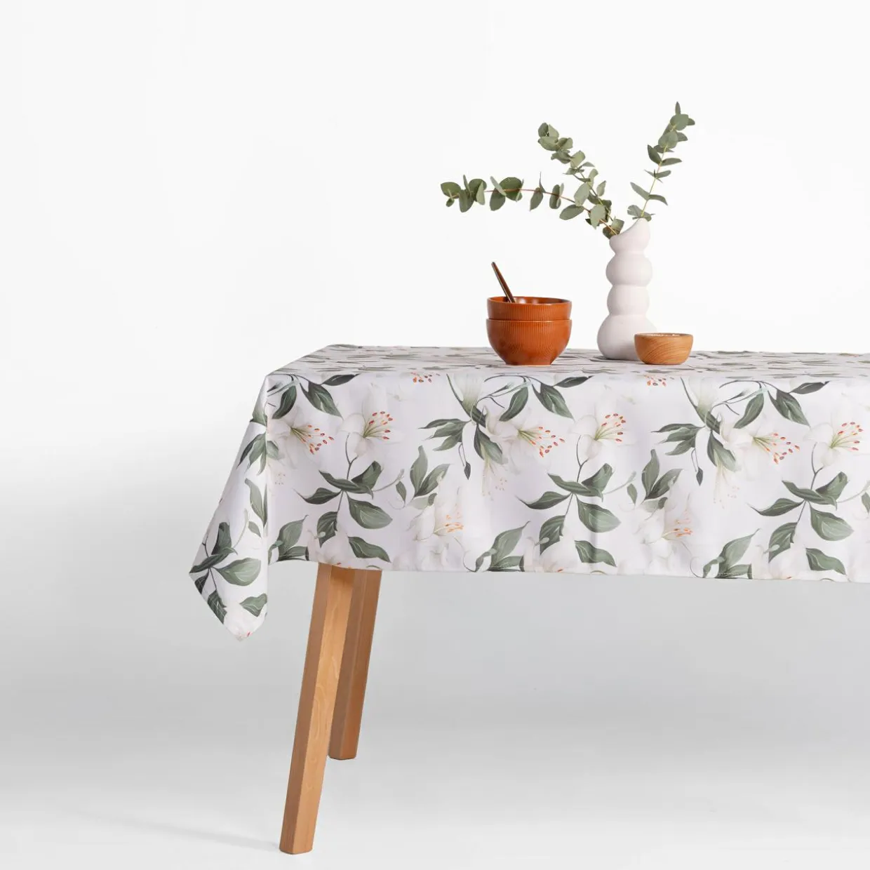 Obrus biały w kwiaty GARDENA 140x280 cm