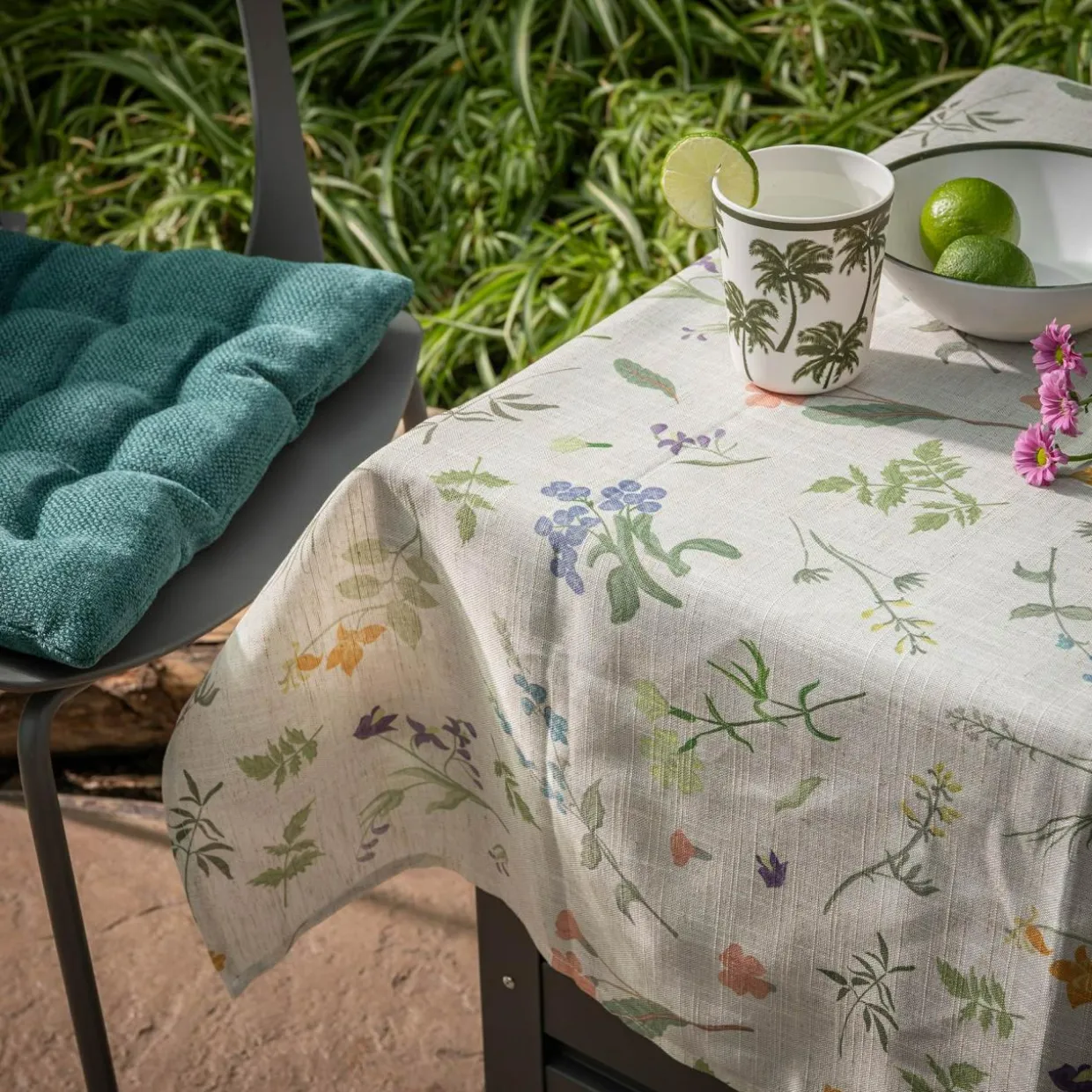 Obrus z lnem w polne kwiaty GARDENA 140x240 cm