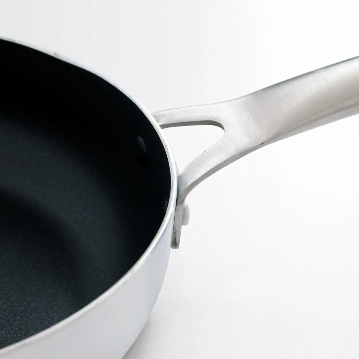 Patelnia głęboka ze wskaźnikiem nagrzania i powłoką Ilag DOTT 24 cm