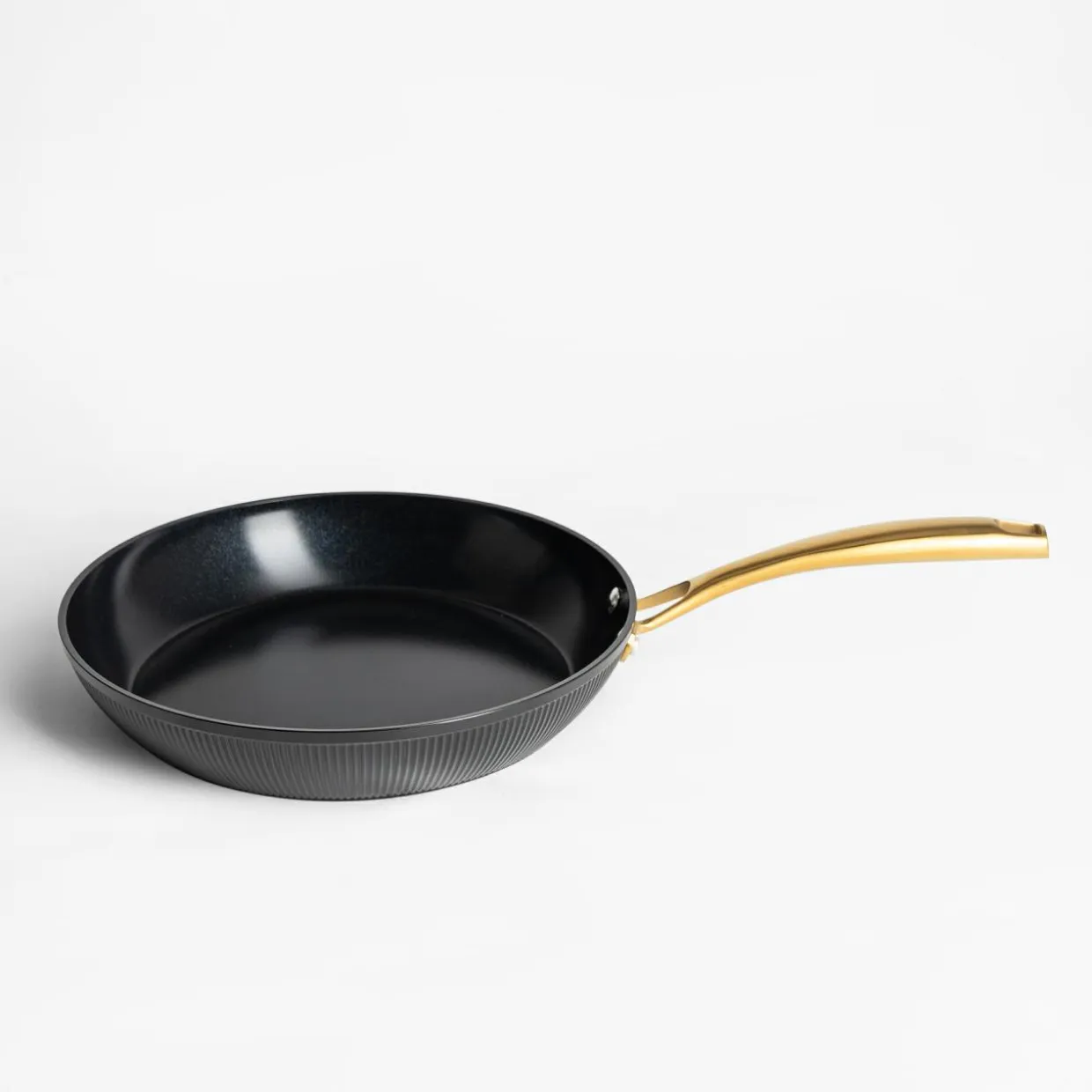 Patelnia na gaz i indukcję czarna ROYAL 28 cm