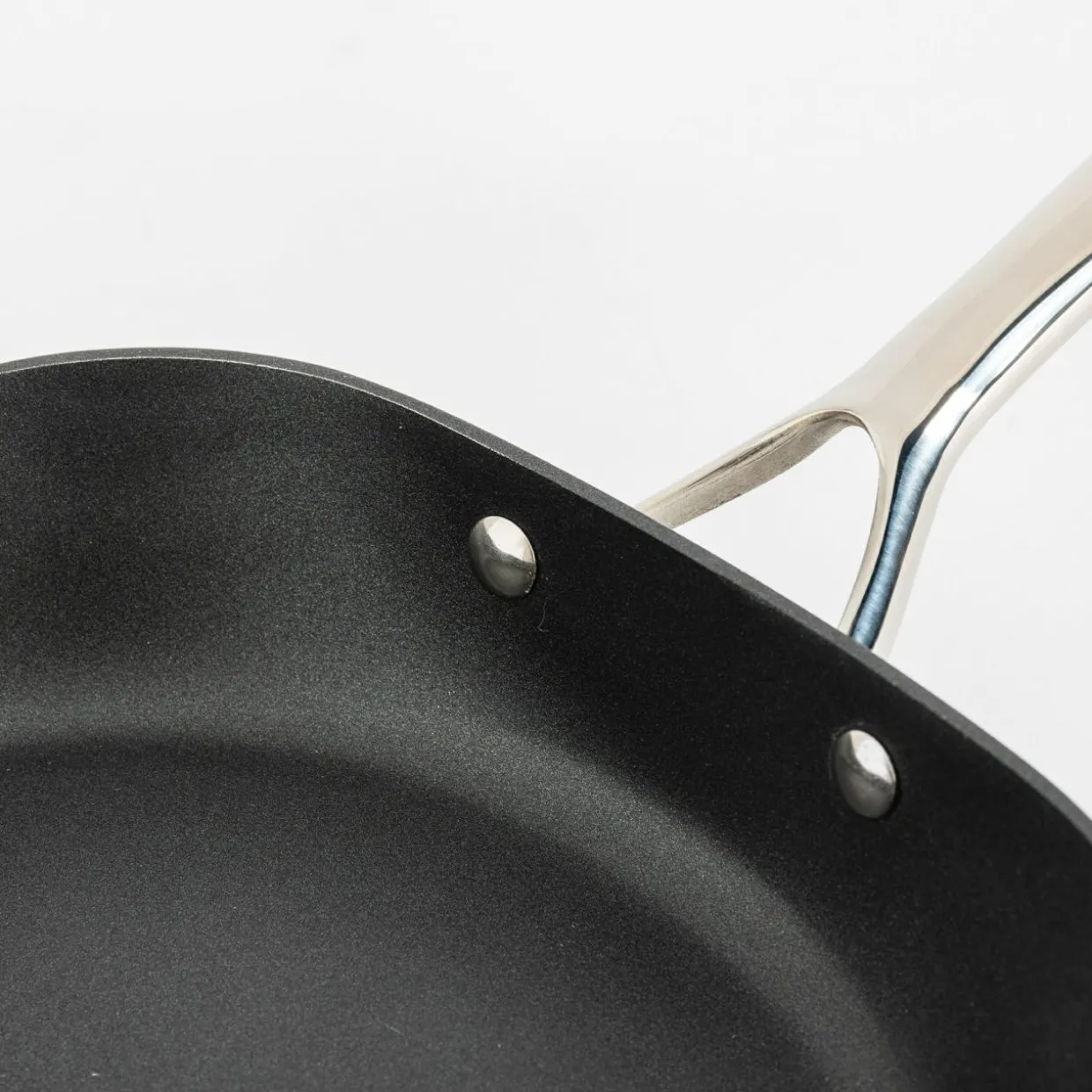 Patelnia na indukcję biała QUADRATO 26 cm
