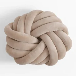 Poduszka ozdobna węzeł beżowa TWISTY 30 cm
