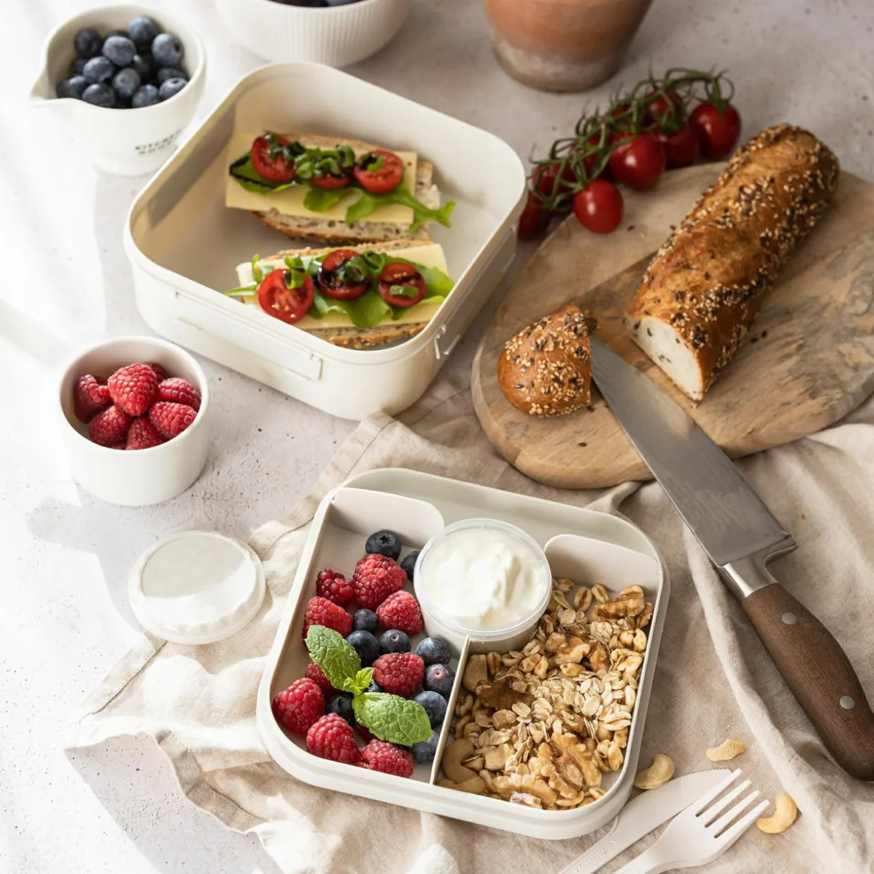Pojemnik lunchbox z przegródkami niebieski LIDO 1,6l