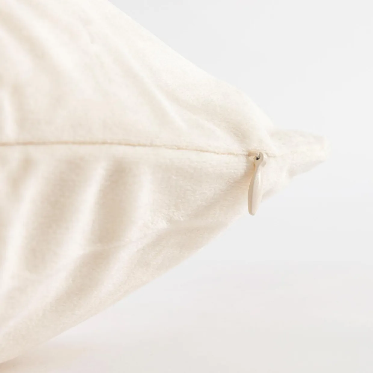 Poszewka dekoracyjna kremowa CALLA 45x45 cm