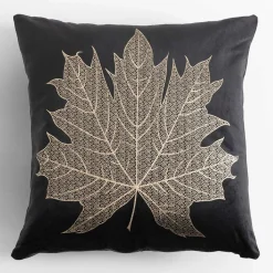 Poszewka dekoracyjna w złoty liść czarna MAPLE 45x45 cm