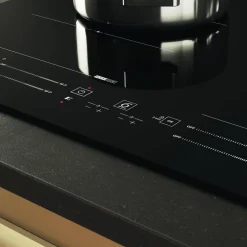 Płyta indukcyjna 6 zmysł WHIRLPOOL WFS5060CPBF