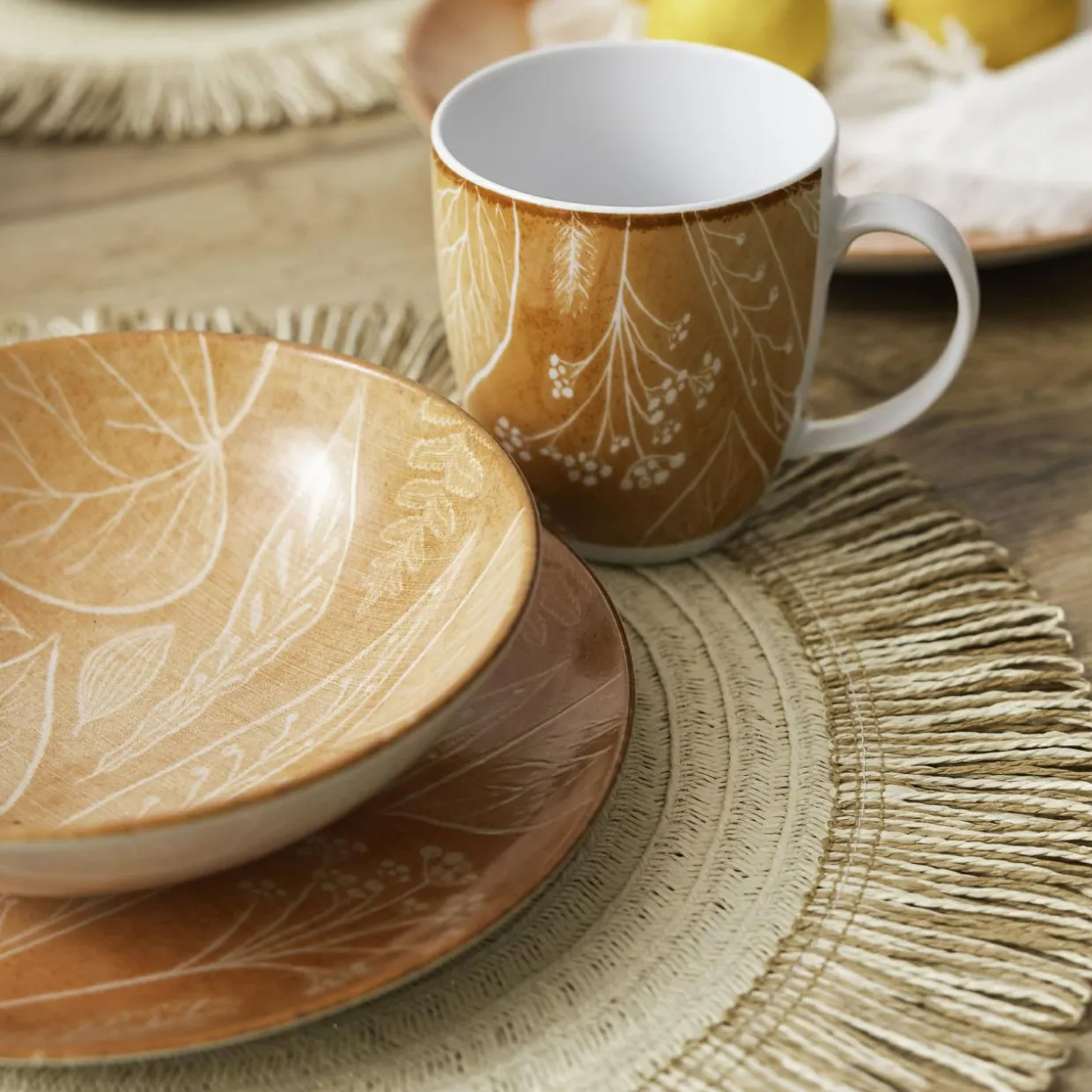 Salaterka porcelanowa pomarańczowa CZTERY PORY ROKU 17,5 cm