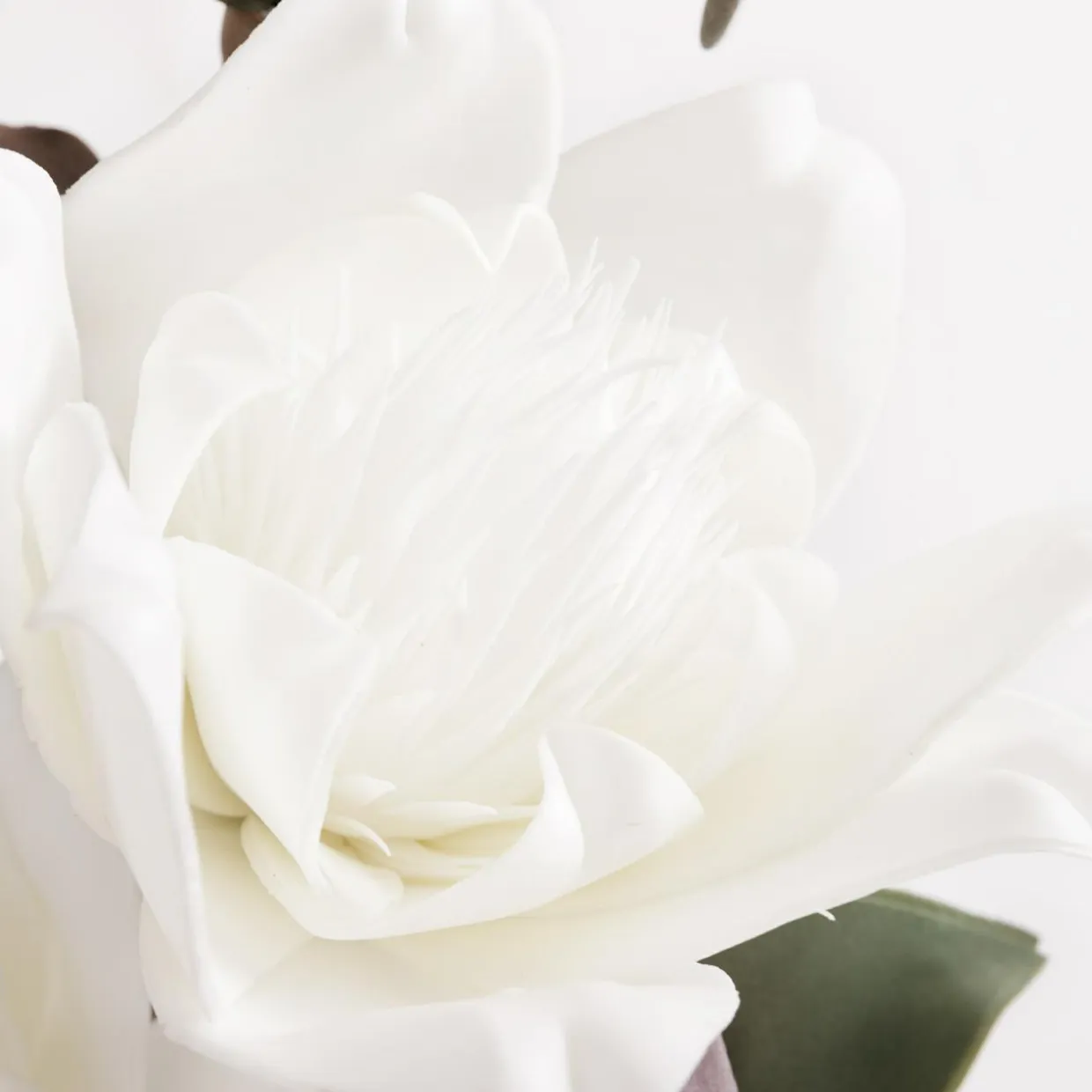 Sztuczny kwiat magnolia biały 103 cm