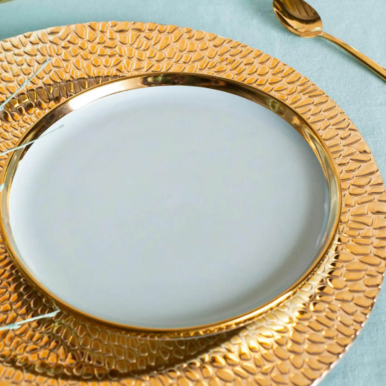 Talerz deserowy błękitna mięta AURORA GOLD 20 cm