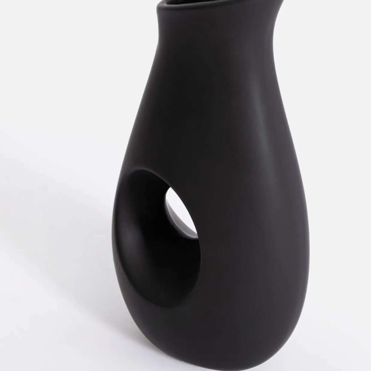 Wazon nowoczesny czarny 24,5 cm
