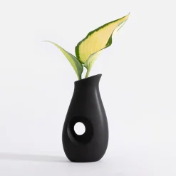 Wazon nowoczesny czarny 24,5 cm