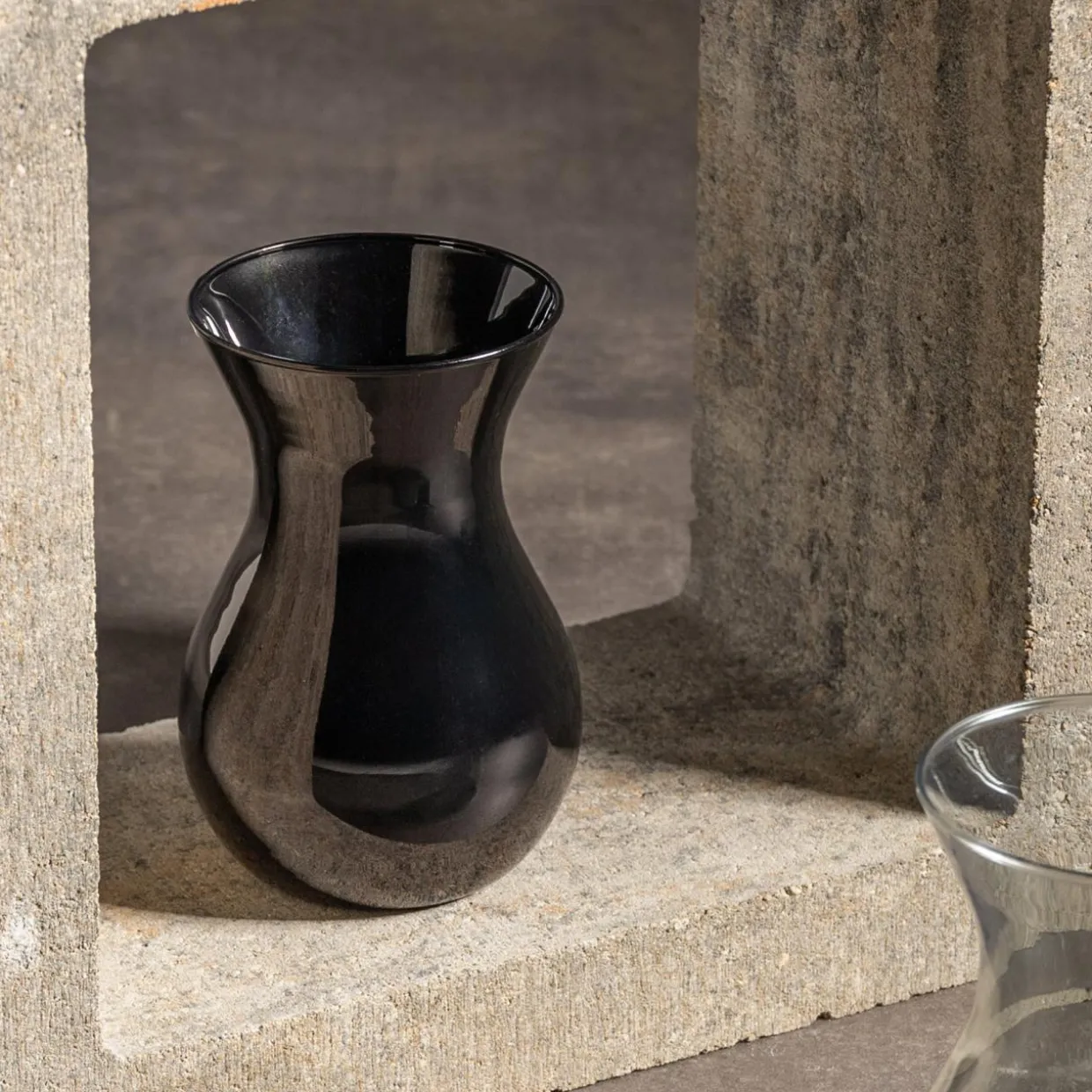 Wazon szklany czarny ASTA 18 cm
