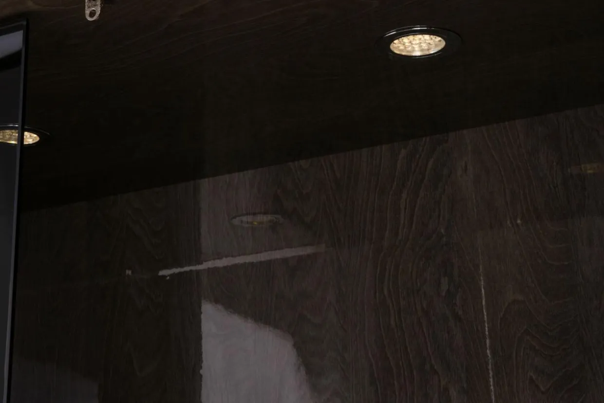 Witryna z oświetleniem LED PLATINUM